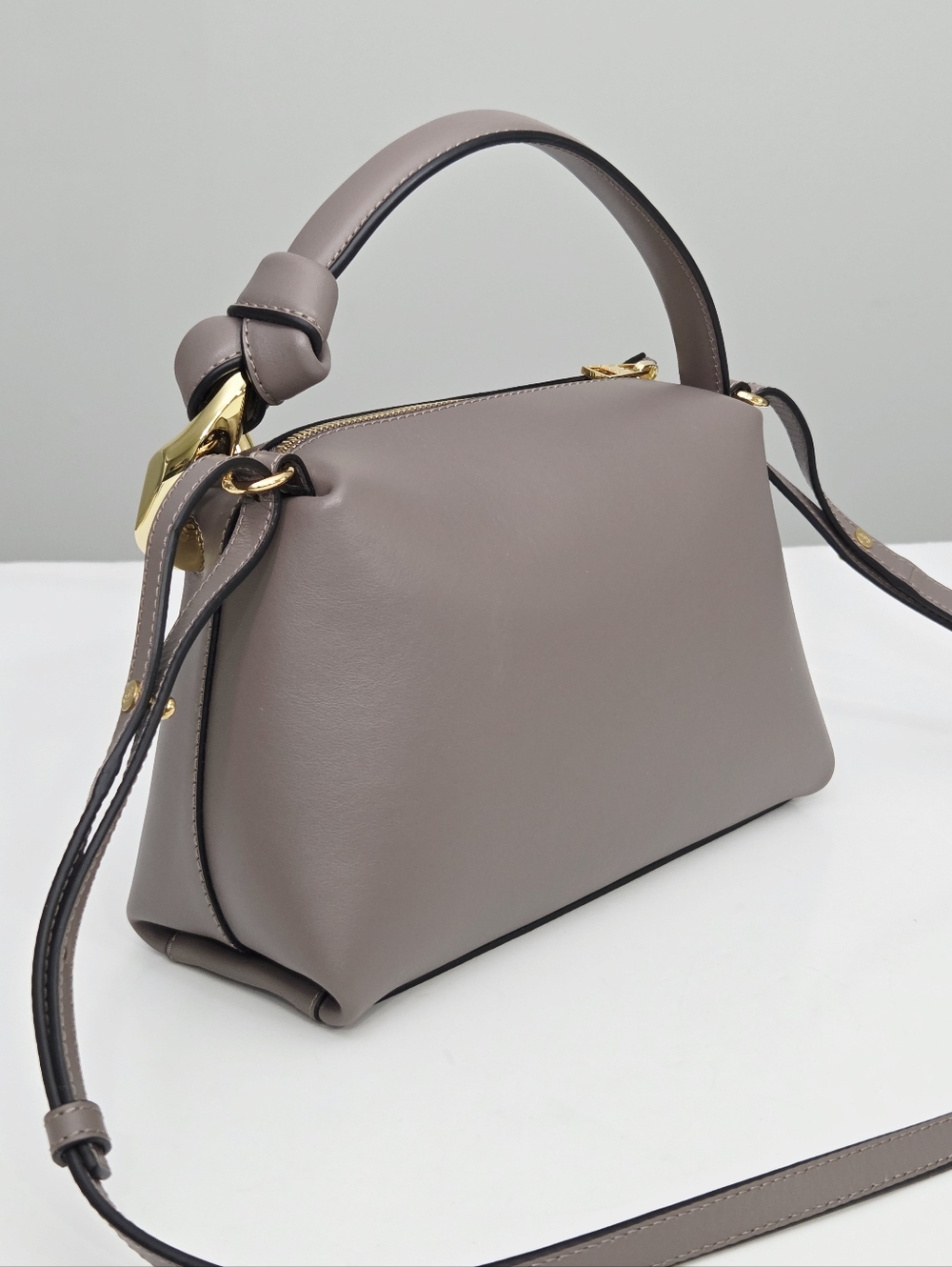 JW ANDERSON THE JWA SMALL CORNER BAG - TAUPE LEATHER - Picture 10 of 15